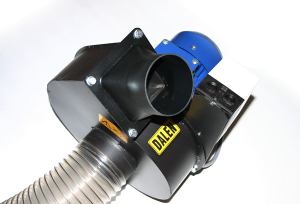 Få et ryddigere og renere arbeidsmiljø med Sponavsug 2041. Sponviften transporterer sponen vekk fra vedmaskinen din og reduserer mengden sagstøv i luften.